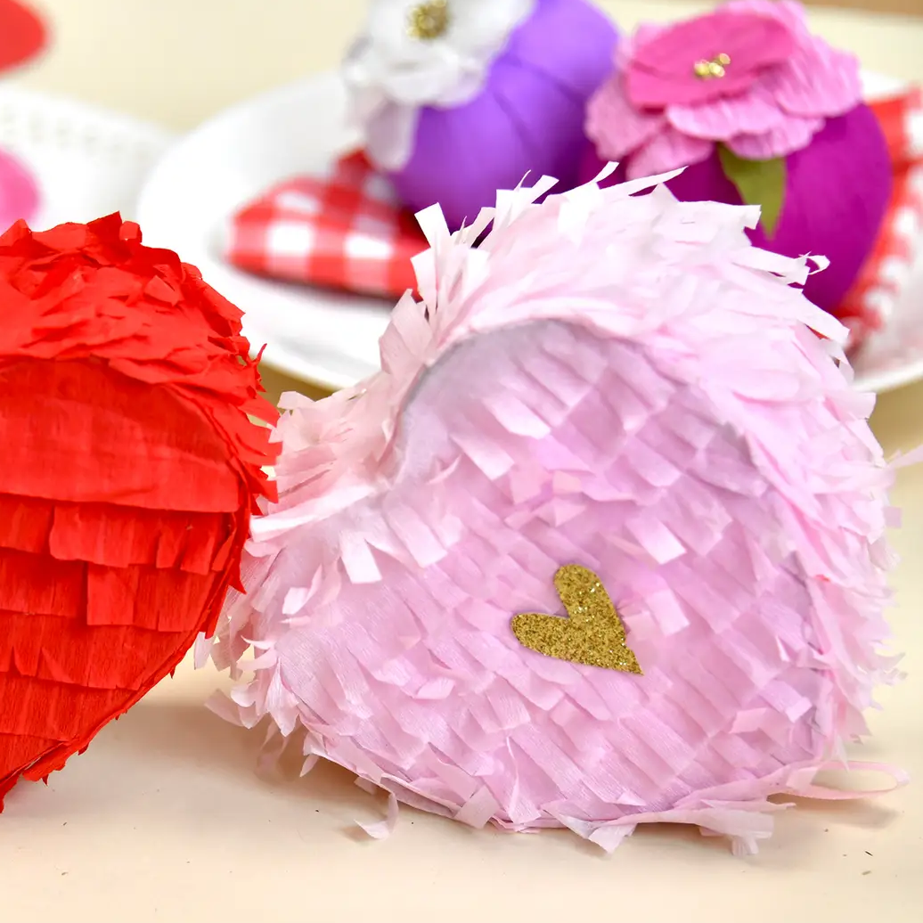 Mini Tabletop Heart Pinata