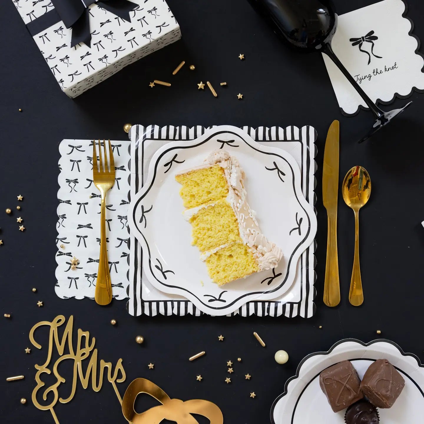 Black Edge Plates