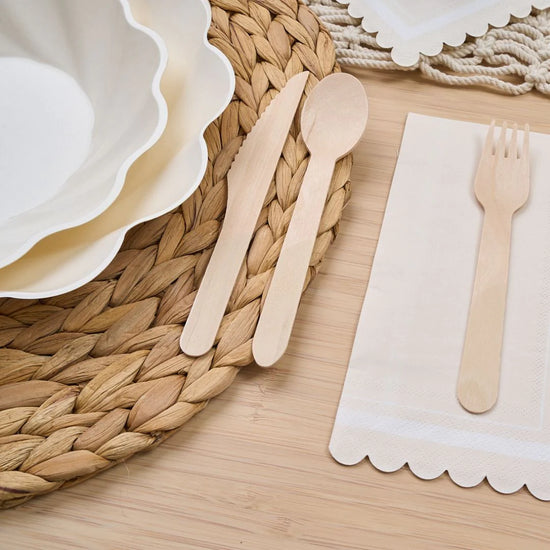 Load image into Gallery viewer, Cream Scalloped Guest Napkins
