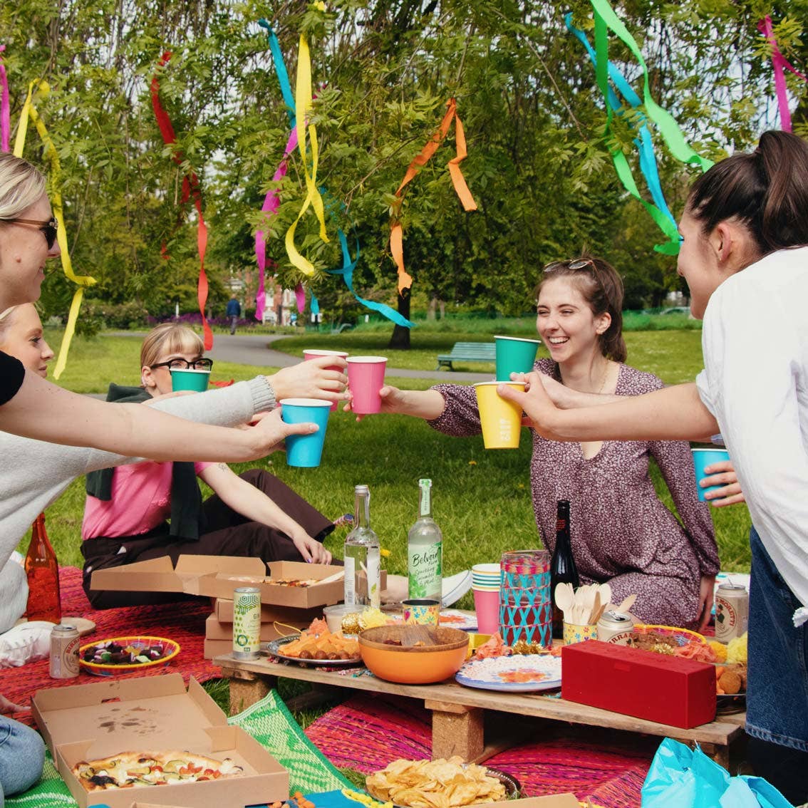 Rainbow Party Streamers | 7 Pack |