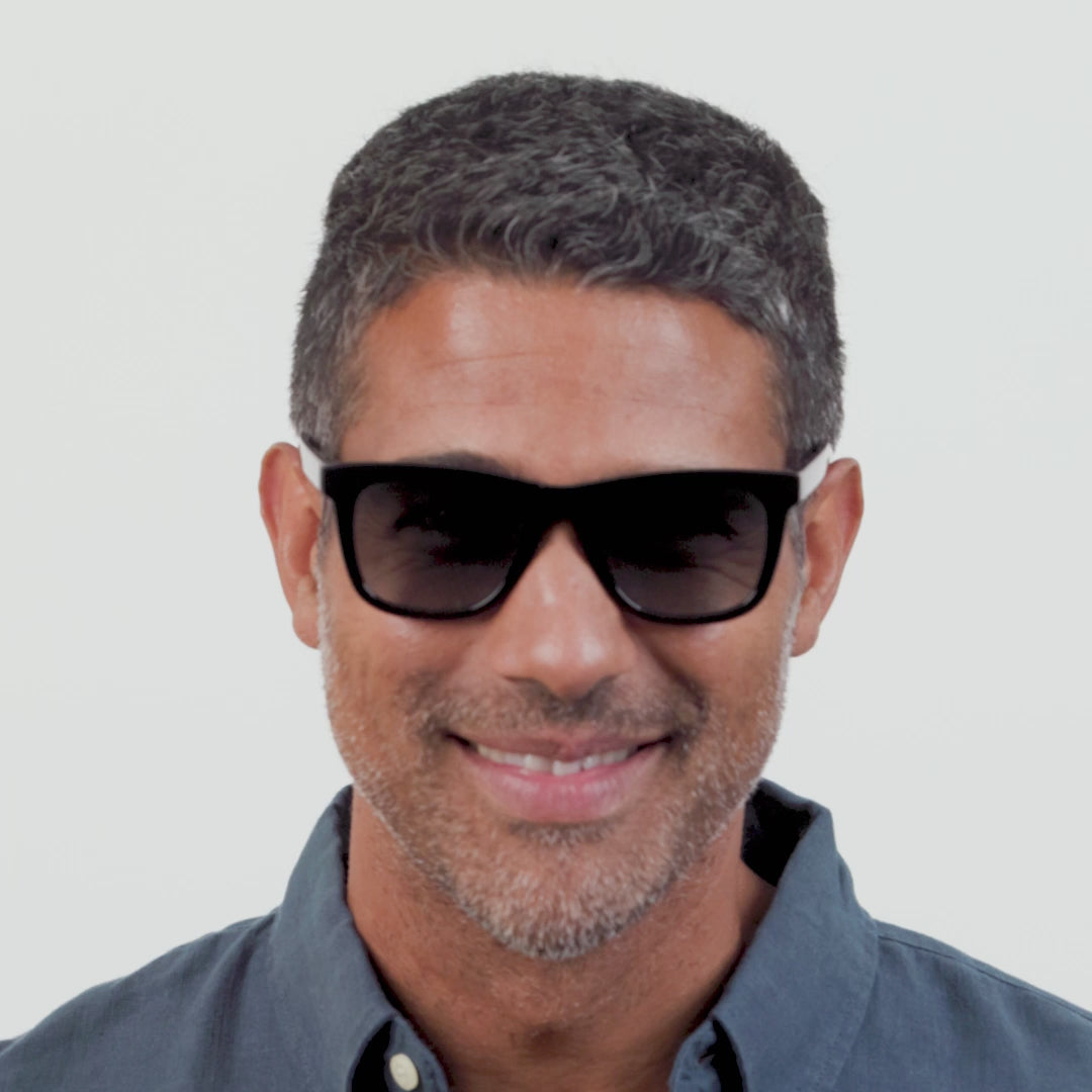 Load and play video in Gallery viewer, Harbor Bifocal Sun Peepers
